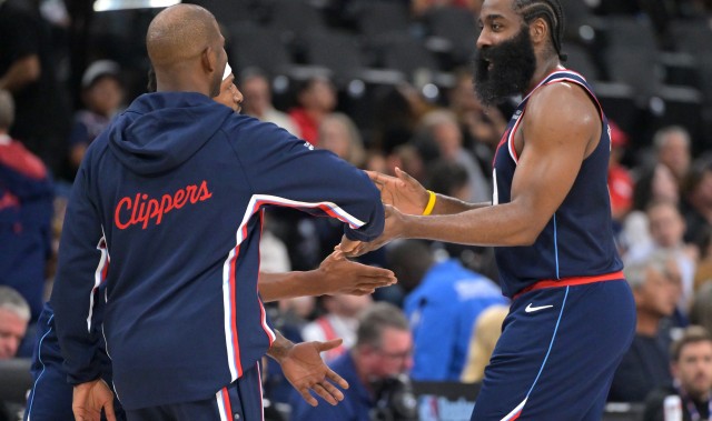 开云下载-哈登快船生涯第8场比赛30+10助攻 队史第二多 仅次于保罗