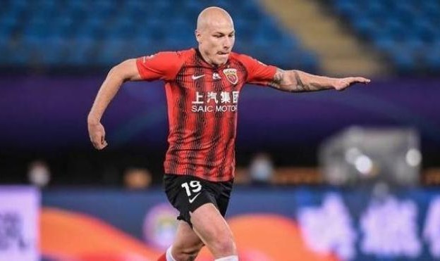 开云-海港洋枪团制造5比0泰山 奥斯卡未首发一人大爆发